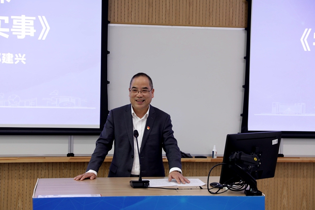 我校举行“校长有约”暨第三届学生校园提案大赛